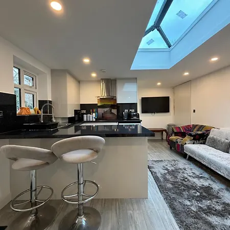 Newly Build 2Br Property With Free Parking High Wycombe Exterior photo