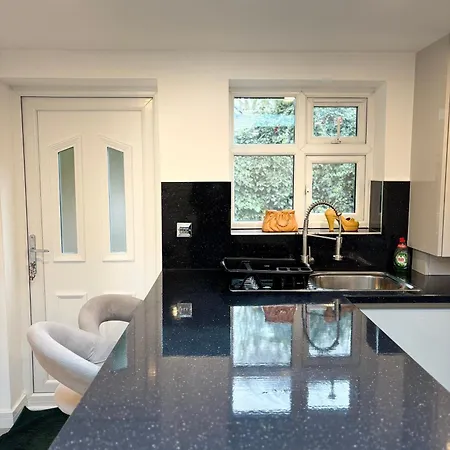 Newly Build 2Br Property With Free Parking High Wycombe Exterior photo