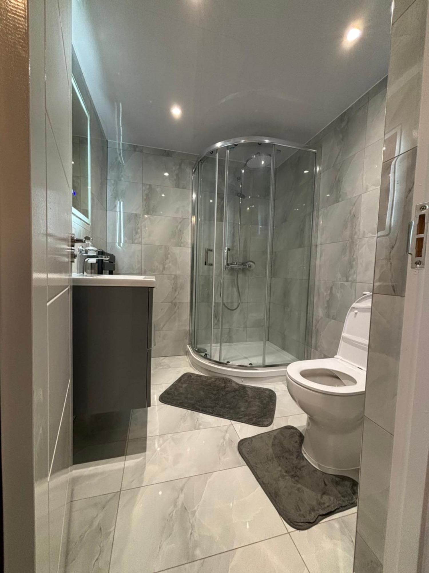 Сasa de vacaciones Newly Build 2br With Free Parking *
