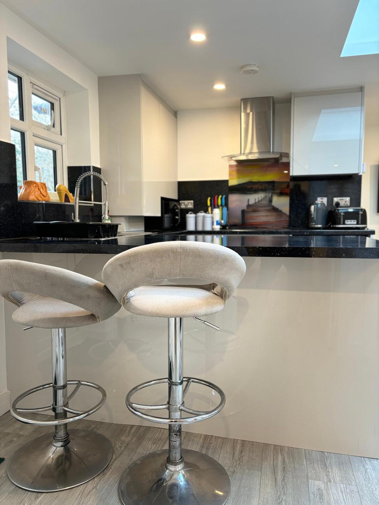 Newly Build 2br With Free Parking High Wycombe